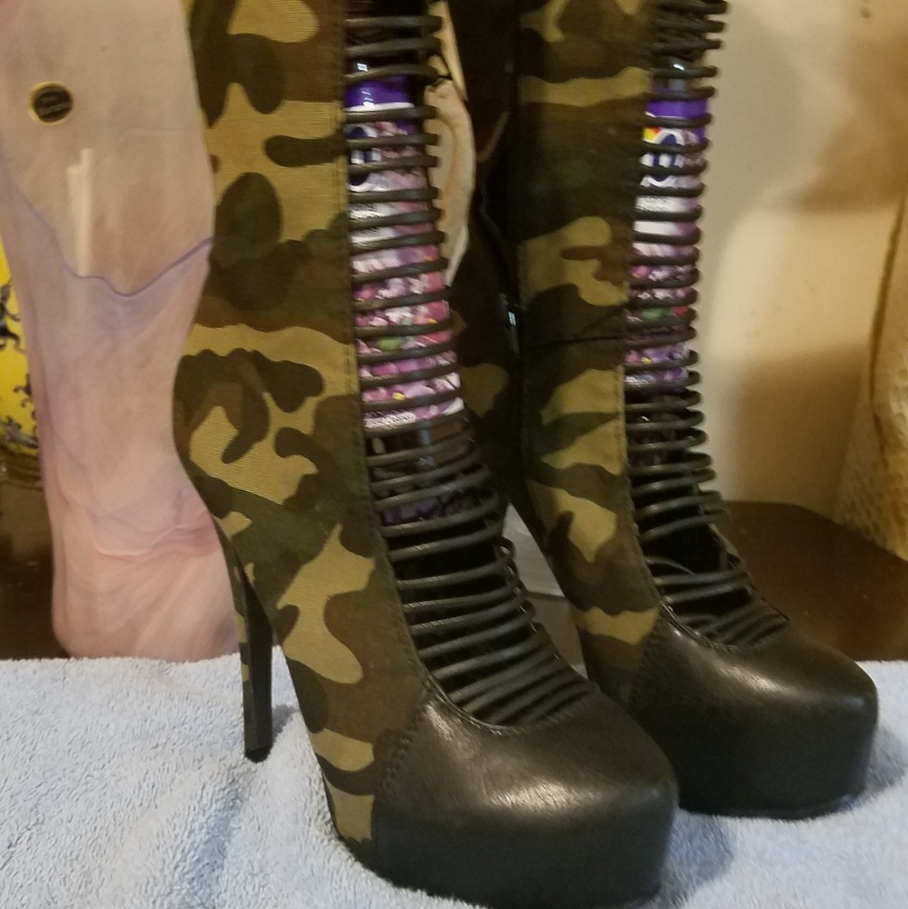 Women army fatigue boots